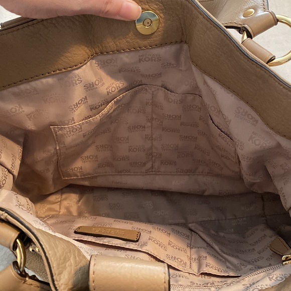 MK light tan shoulder bag - Picture 5 of 9